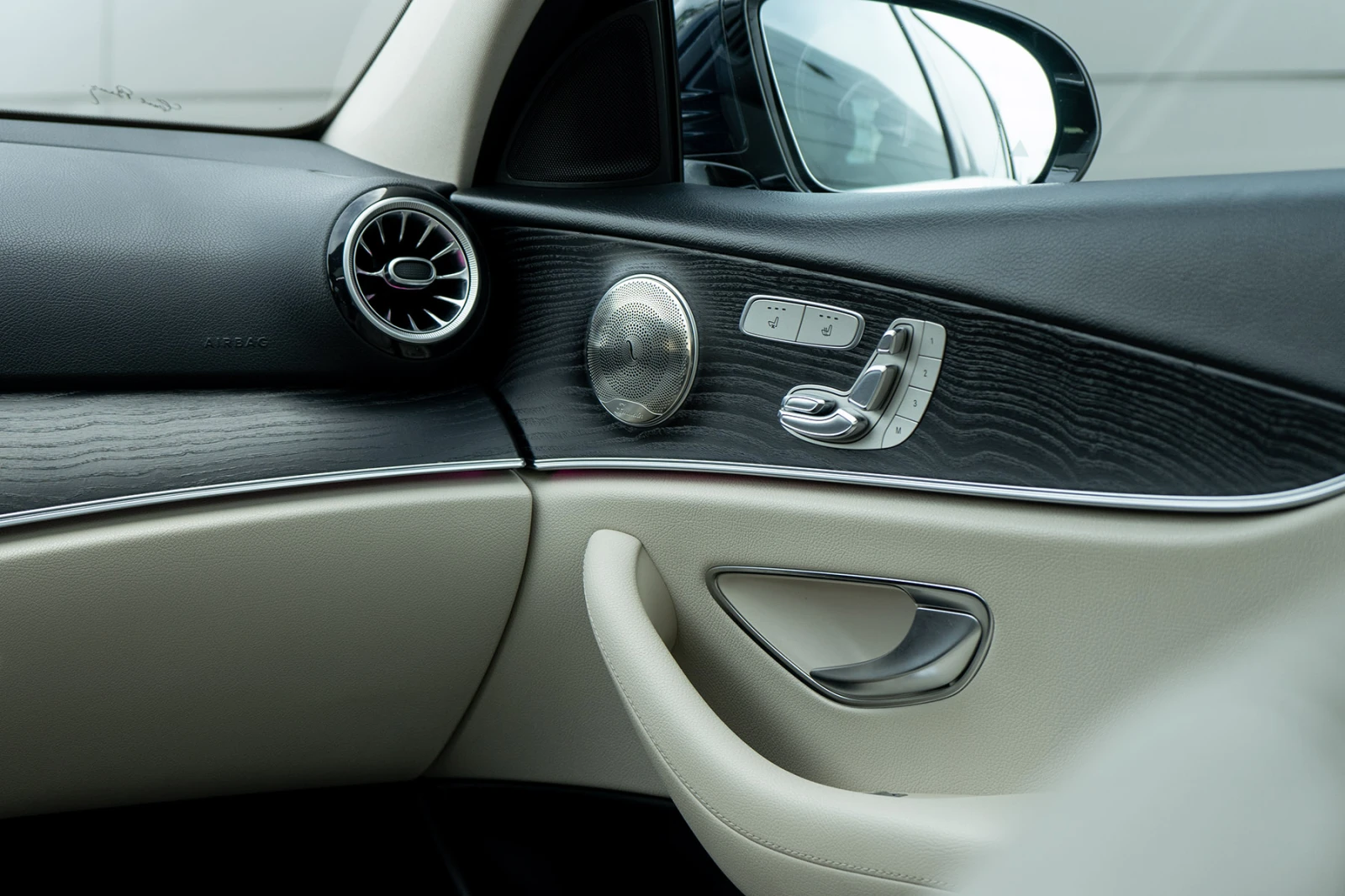 Mercedes-Benz E 400 4Matic/ Multibeam/ 360 / Distronic/ Digital Cockpi, снимка 13 - Автомобили и джипове - 55890070