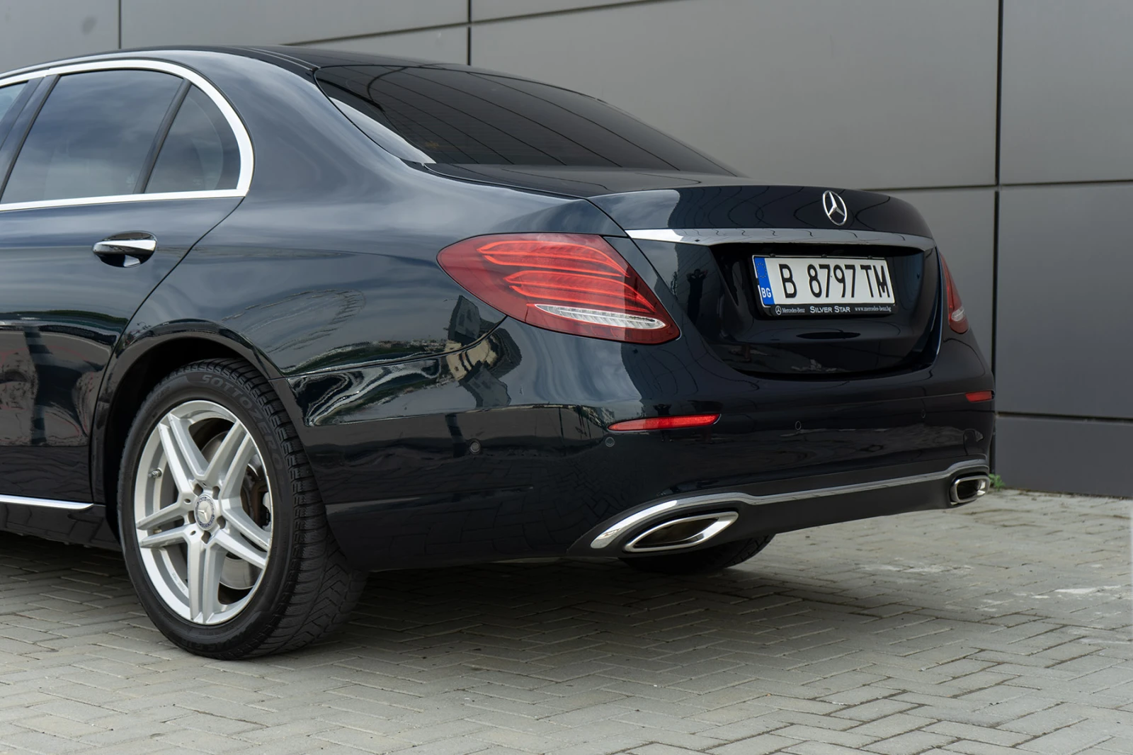 Mercedes-Benz E 400 4Matic/ Multibeam/ 360 / Distronic/ Digital Cockpi, снимка 7 - Автомобили и джипове - 55890070