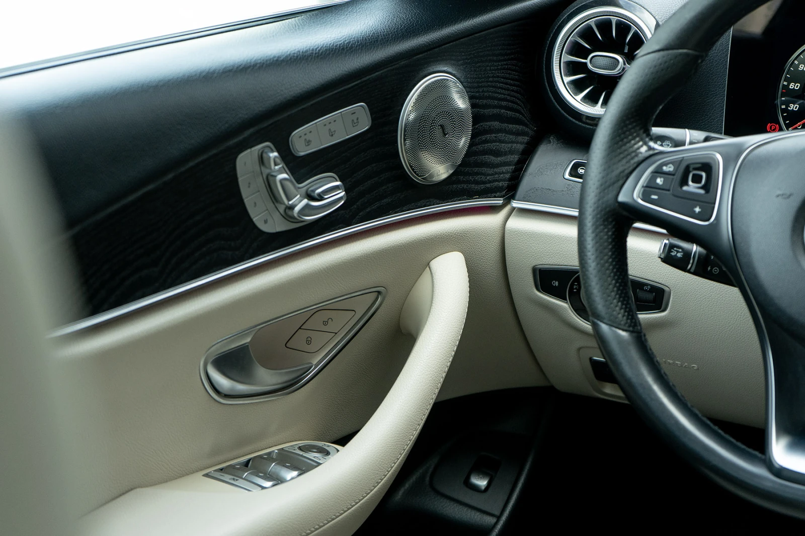 Mercedes-Benz E 400 4Matic/ Multibeam/ 360 / Distronic/ Digital Cockpi, снимка 12 - Автомобили и джипове - 55890070