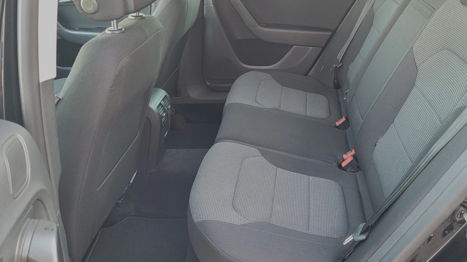 VW Passat 213хкм-Dynaudio-Webasto-Germany-Пълна история, снимка 8 - Автомобили и джипове - 55994536