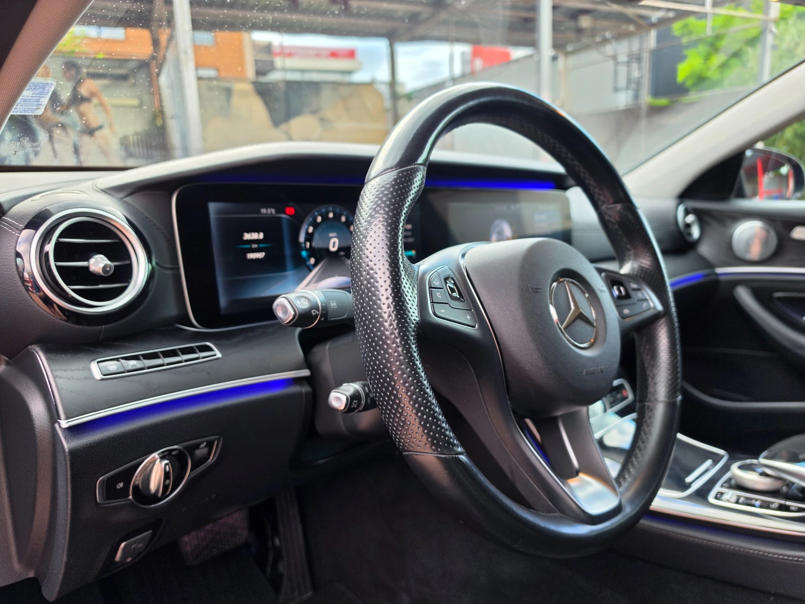 Mercedes-Benz E 400 4Matic Business+ Night Package Widescreen, снимка 7 - Автомобили и джипове - 56525572