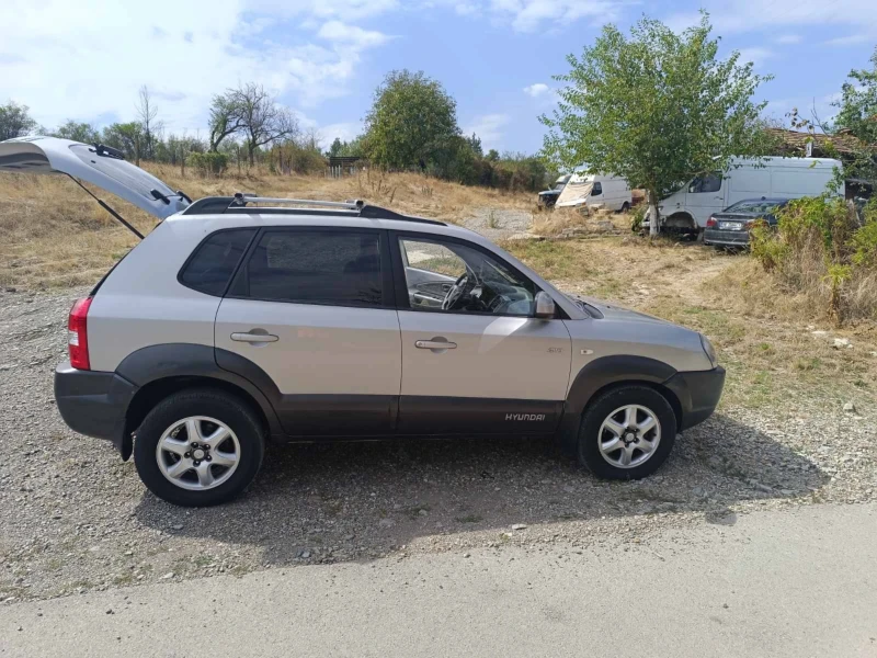 Hyundai Tucson 2.0, снимка 4 - Автомобили и джипове - 47208730