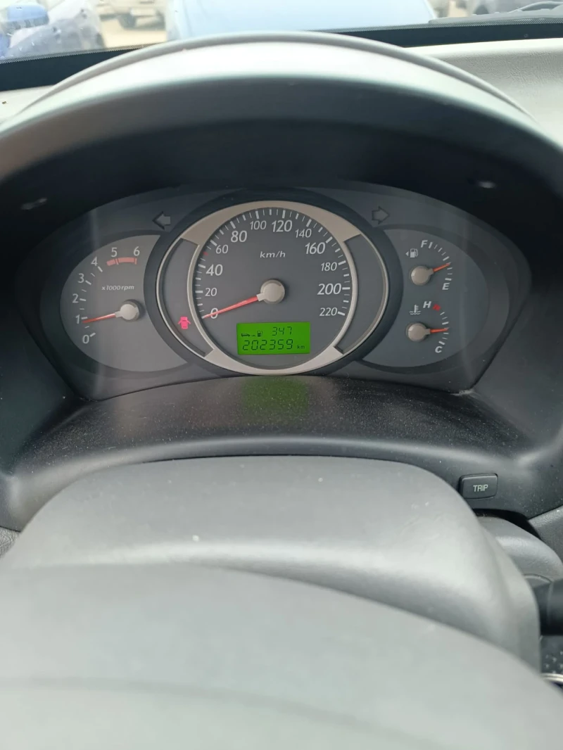 Hyundai Tucson 2.0, снимка 13 - Автомобили и джипове - 51529811