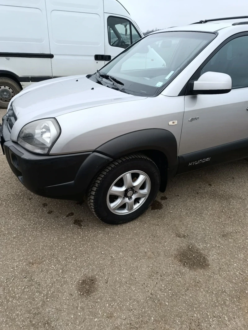 Hyundai Tucson 2.0, снимка 4 - Автомобили и джипове - 51529811