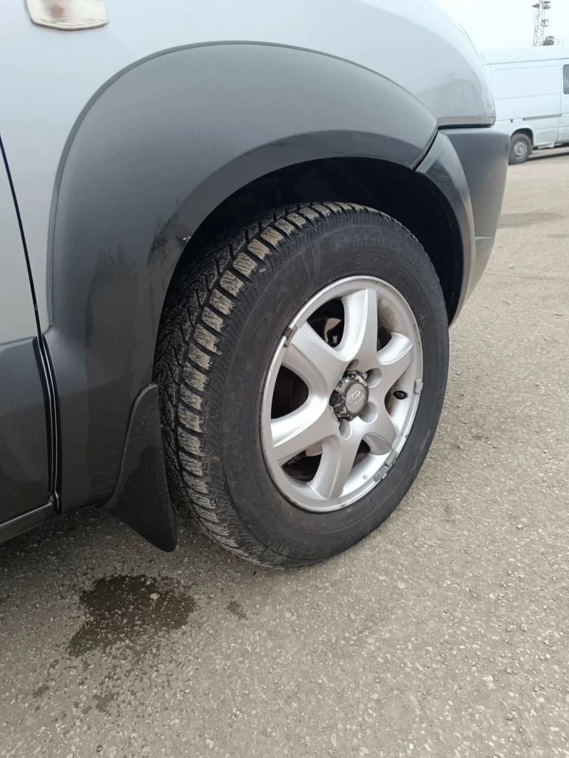 Hyundai Tucson 2.0, снимка 11 - Автомобили и джипове - 51529811