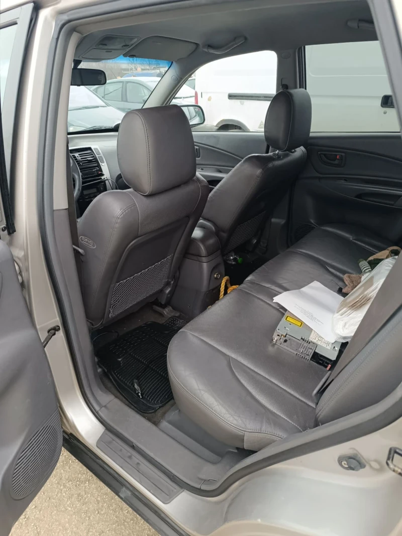 Hyundai Tucson 2.0, снимка 6 - Автомобили и джипове - 51529811