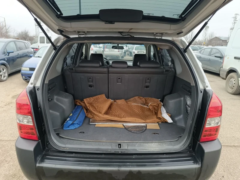 Hyundai Tucson 2.0, снимка 8 - Автомобили и джипове - 51529811