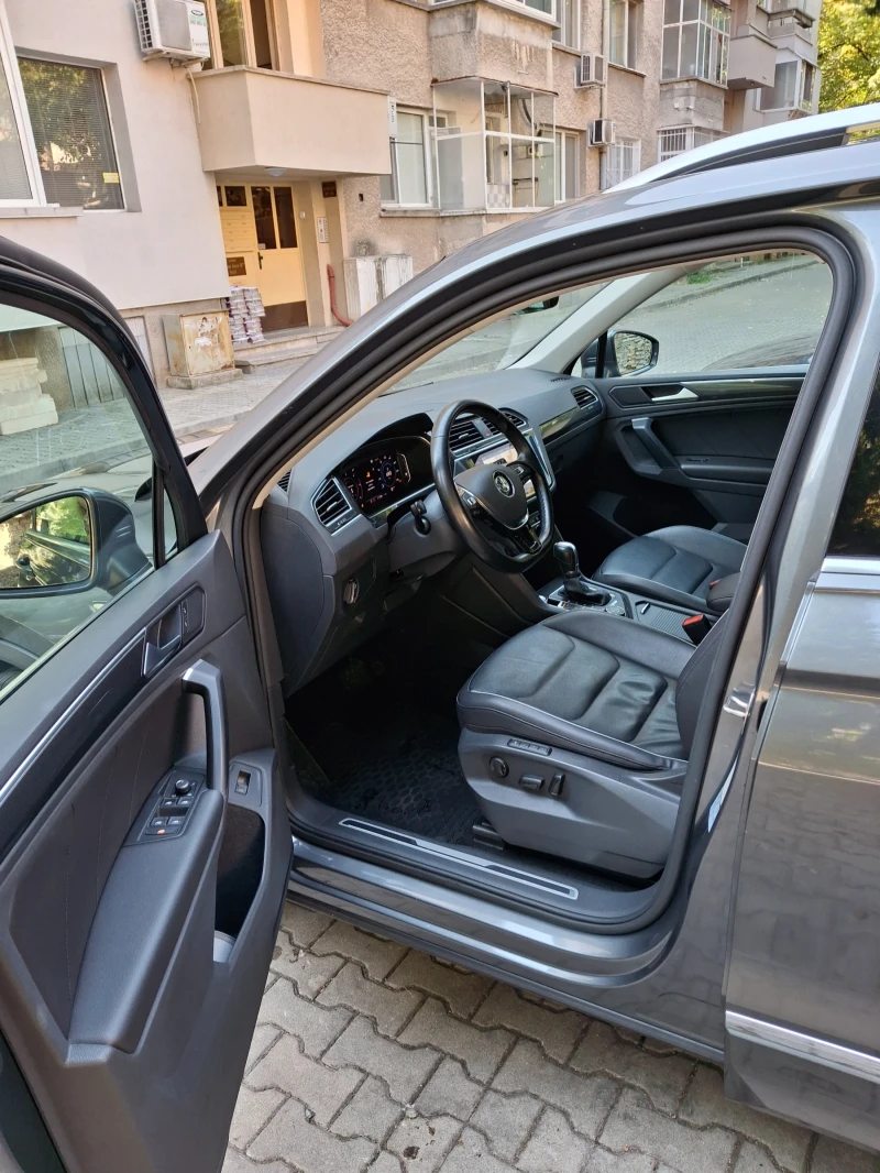 VW Tiguan 2.0TDI R Line, снимка 11 - Автомобили и джипове - 47364042