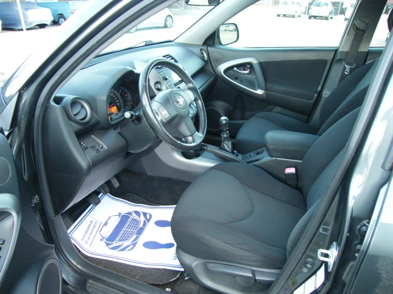 Toyota Rav4 2.2D-4D 4x4 136кс, снимка 8 - Автомобили и джипове - 53003896