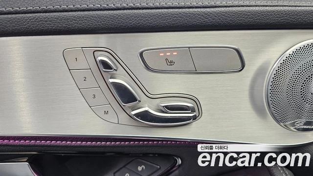 Mercedes-Benz GLC 63 AMG 4MATIC+ * ПОДГРЕВ* НАВИГАЦИЯ* 360 КАМЕРА* 2 КЛЮЧА, снимка 13 - Автомобили и джипове - 54817854