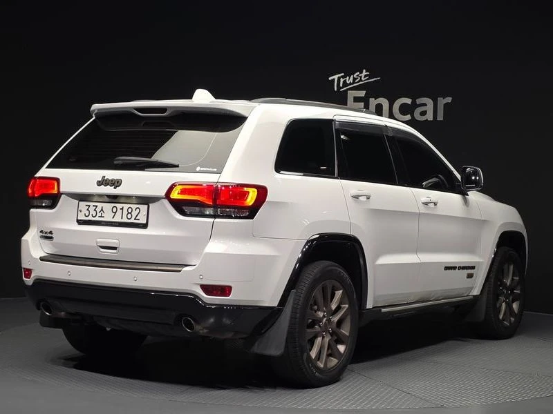 Jeep Cherokee 3.0 Diesel 75th Special Edition| 240к.с.| ВКЛ.ТЕХН, снимка 2 - Автомобили и джипове - 55644231