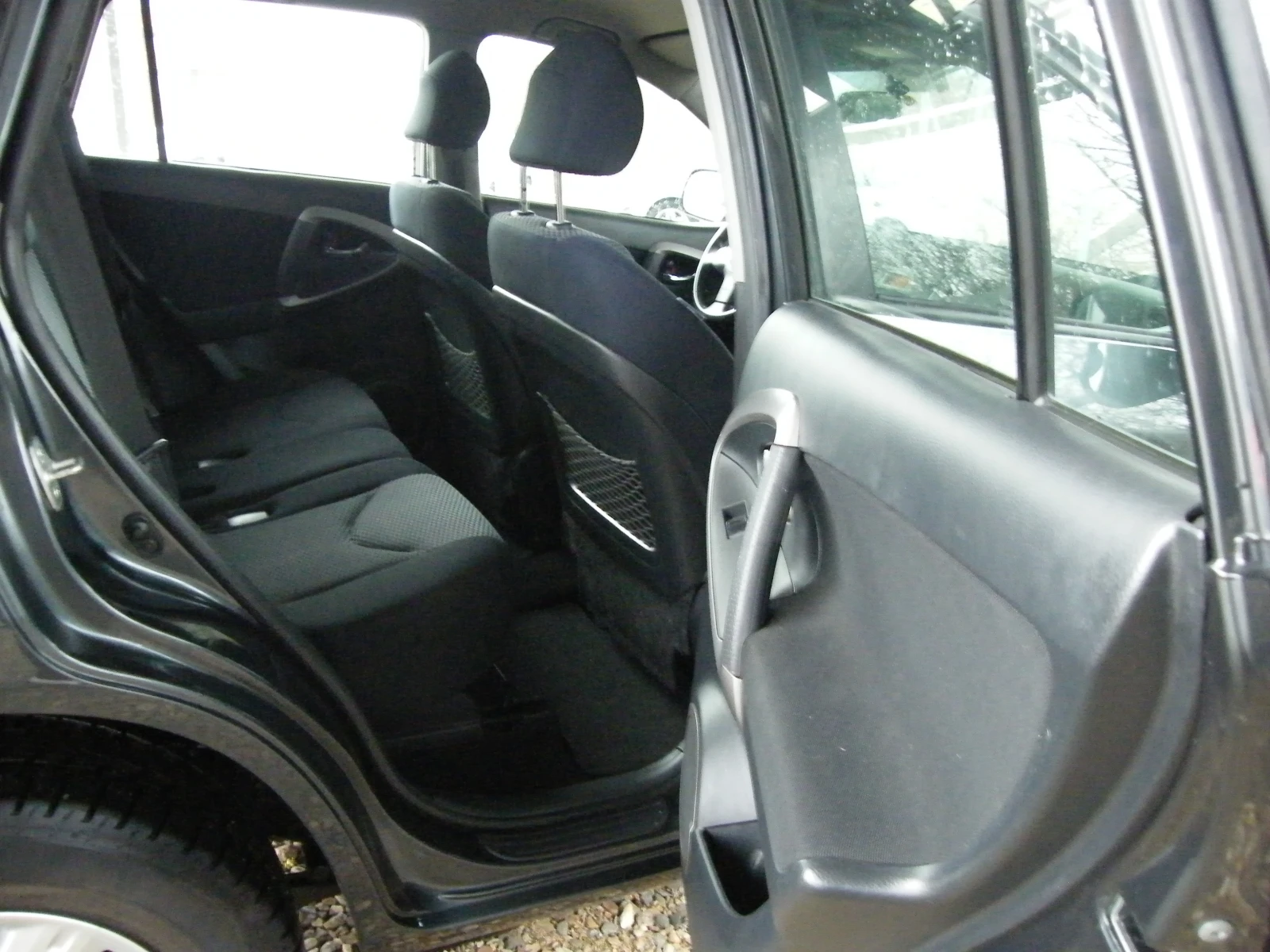 Toyota Rav4 2.2D-4D 4x4 136кс - изображение 10