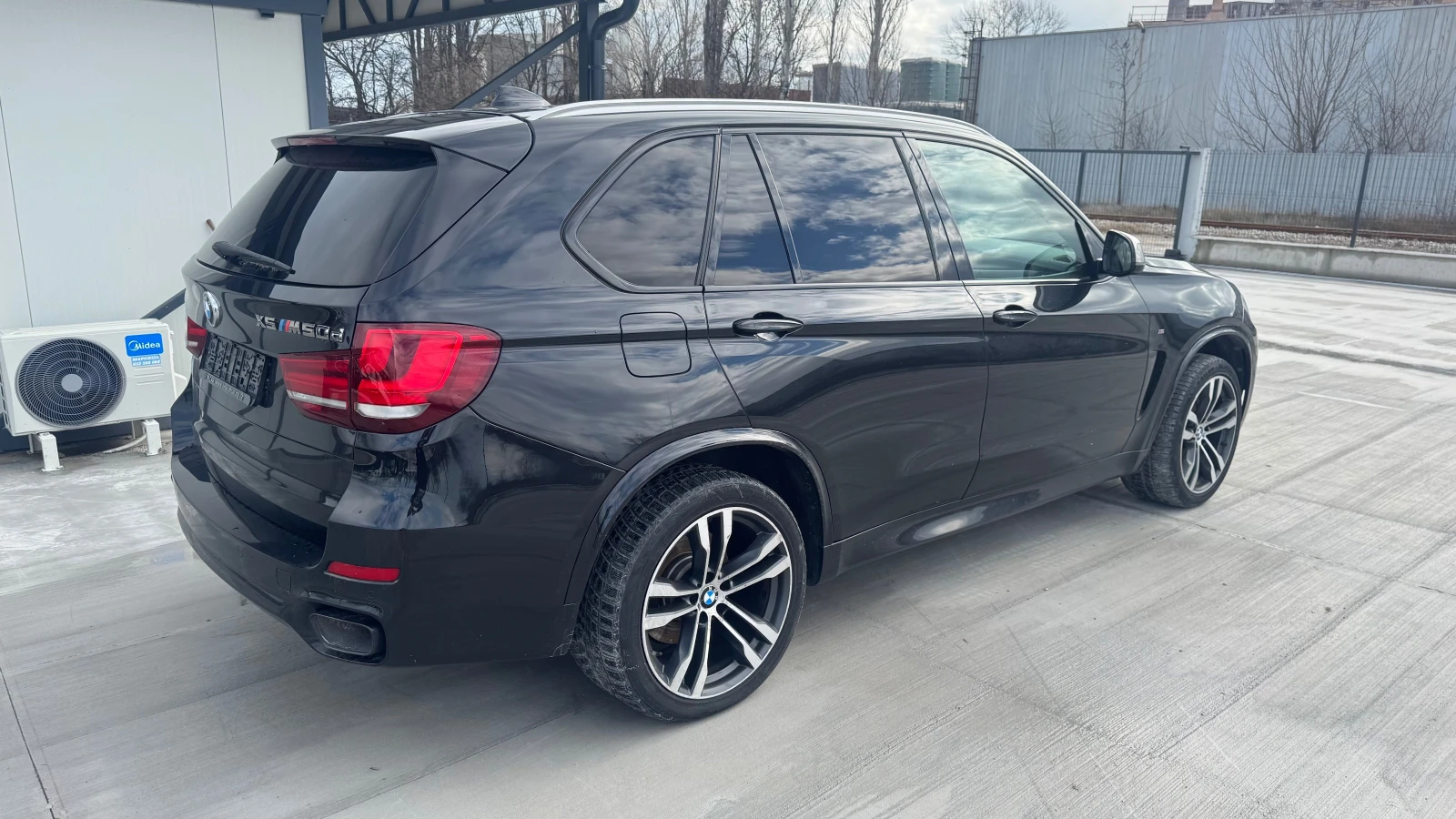 BMW X5 M50D - изображение 3