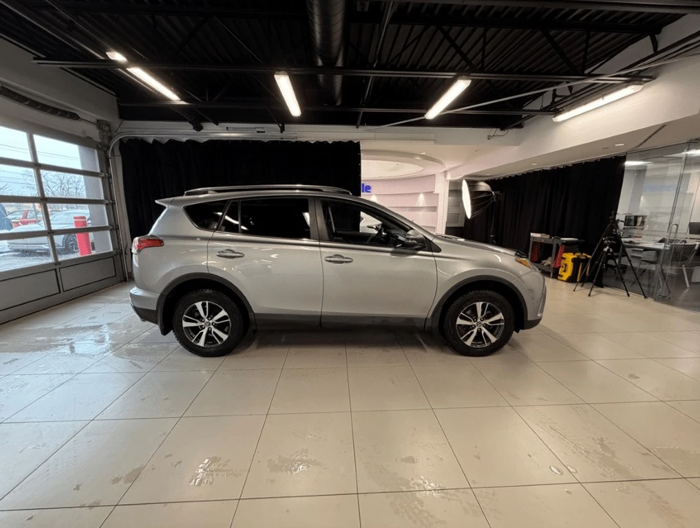 Toyota Rav4 2018 * XLE * CARFAX * ОТ ПРЕДСТАВИТЕЛСТВО - изображение 4
