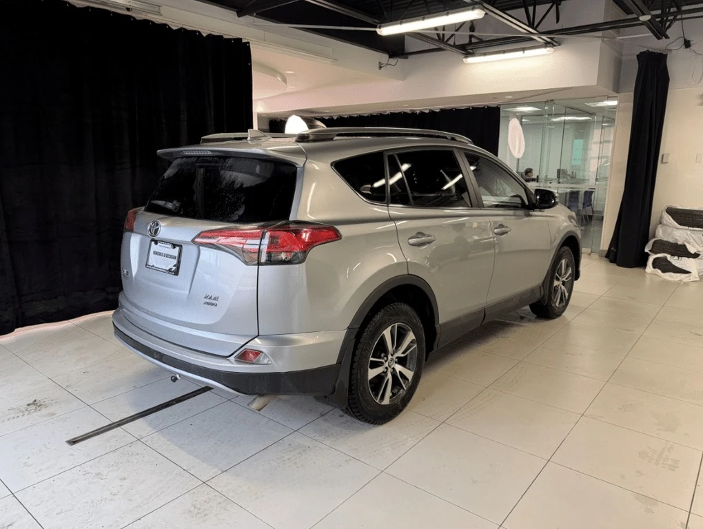 Toyota Rav4 2018 * XLE * CARFAX * ОТ ПРЕДСТАВИТЕЛСТВО - изображение 8