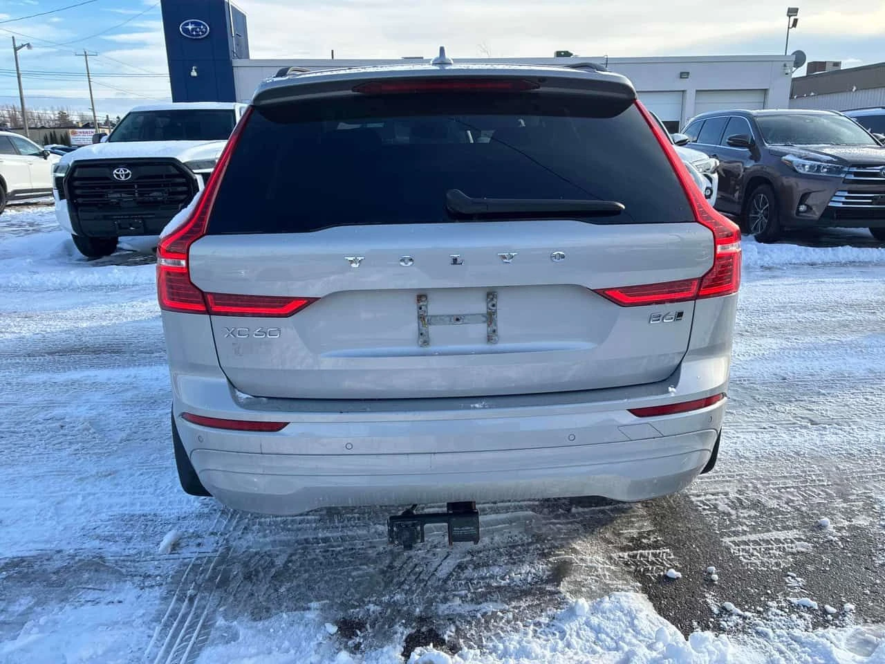 Volvo XC60 MOMENTUM | ПАНО | KEYLESS | 360 | CARFAX - изображение 4