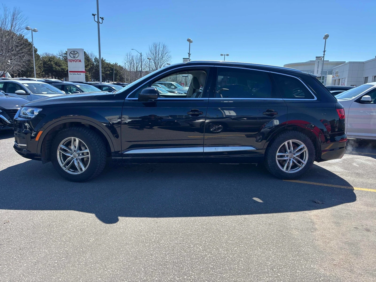 Audi Q7 KOMFORT * CAR FAX * АВТО КРЕДИТ * КЛИП НА МОТОР, снимка 5 - Автомобили и джипове - 54056544