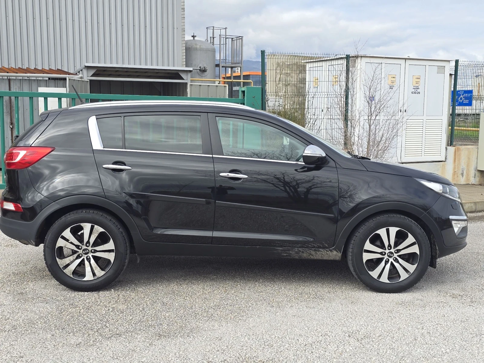 Kia Sportage 2.0i/AVTOMAT/NAVI, снимка 4 - Автомобили и джипове - 54076884