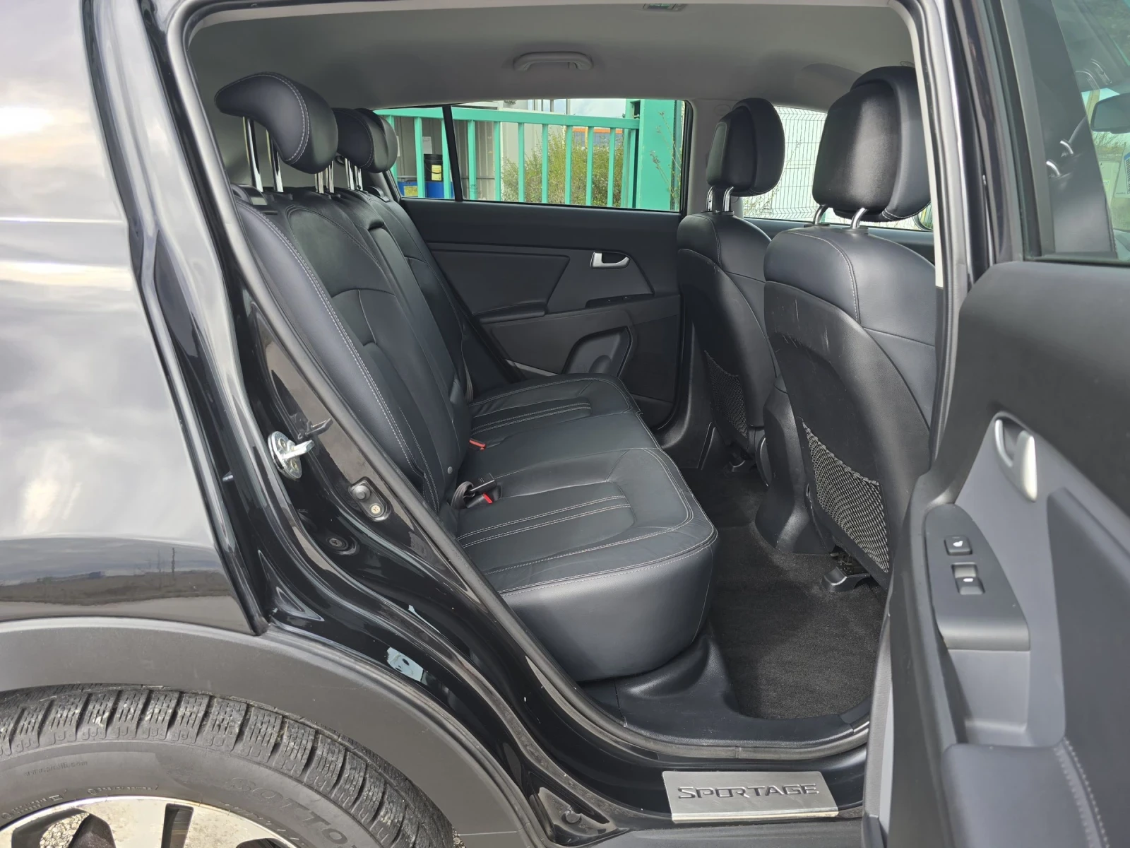 Kia Sportage 2.0i/AVTOMAT/NAVI, снимка 9 - Автомобили и джипове - 54076884