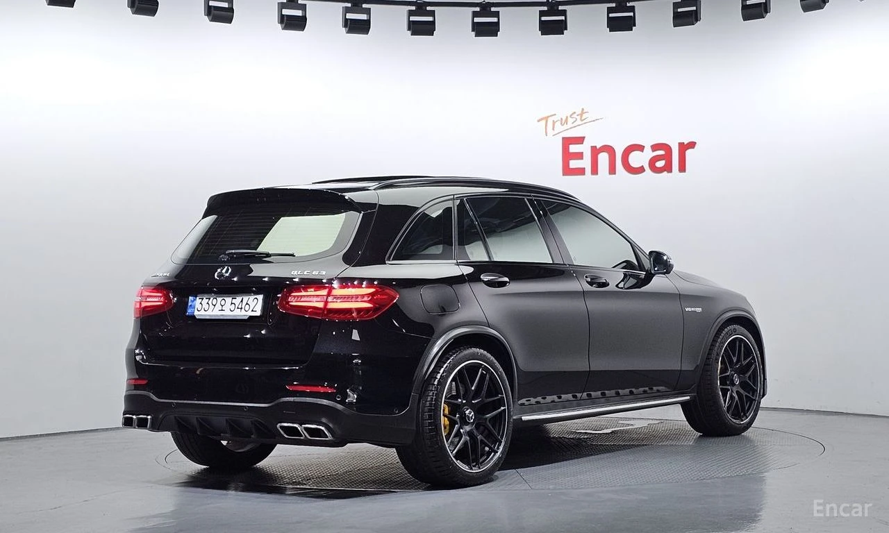 Mercedes-Benz GLC 63 AMG 4MATIC+ * ПОДГРЕВ* НАВИГАЦИЯ* 360 КАМЕРА* 2 КЛЮЧА, снимка 2 - Автомобили и джипове - 54817854