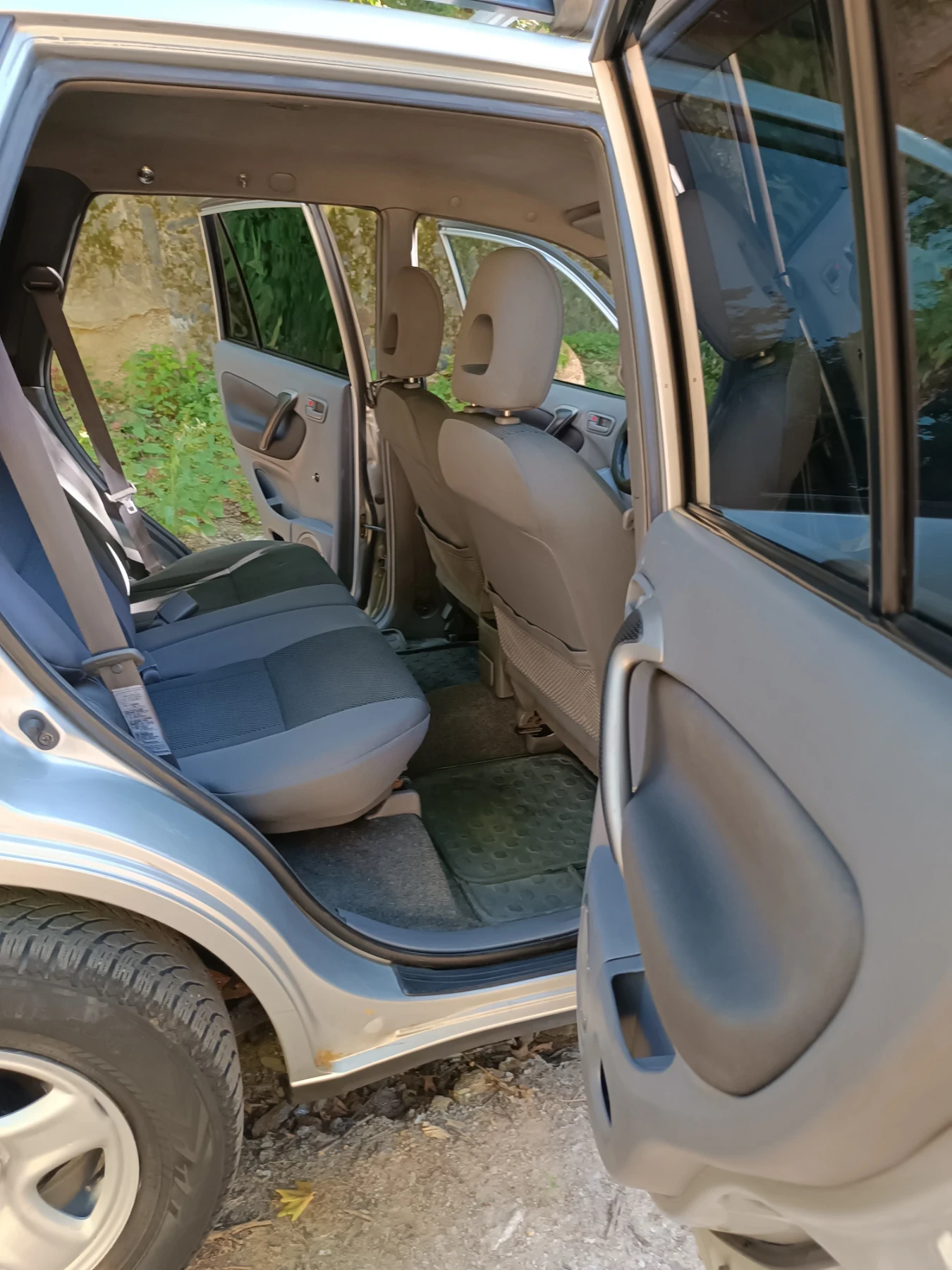 Toyota Rav4 2.0 D4D, снимка 8 - Автомобили и джипове - 54877166