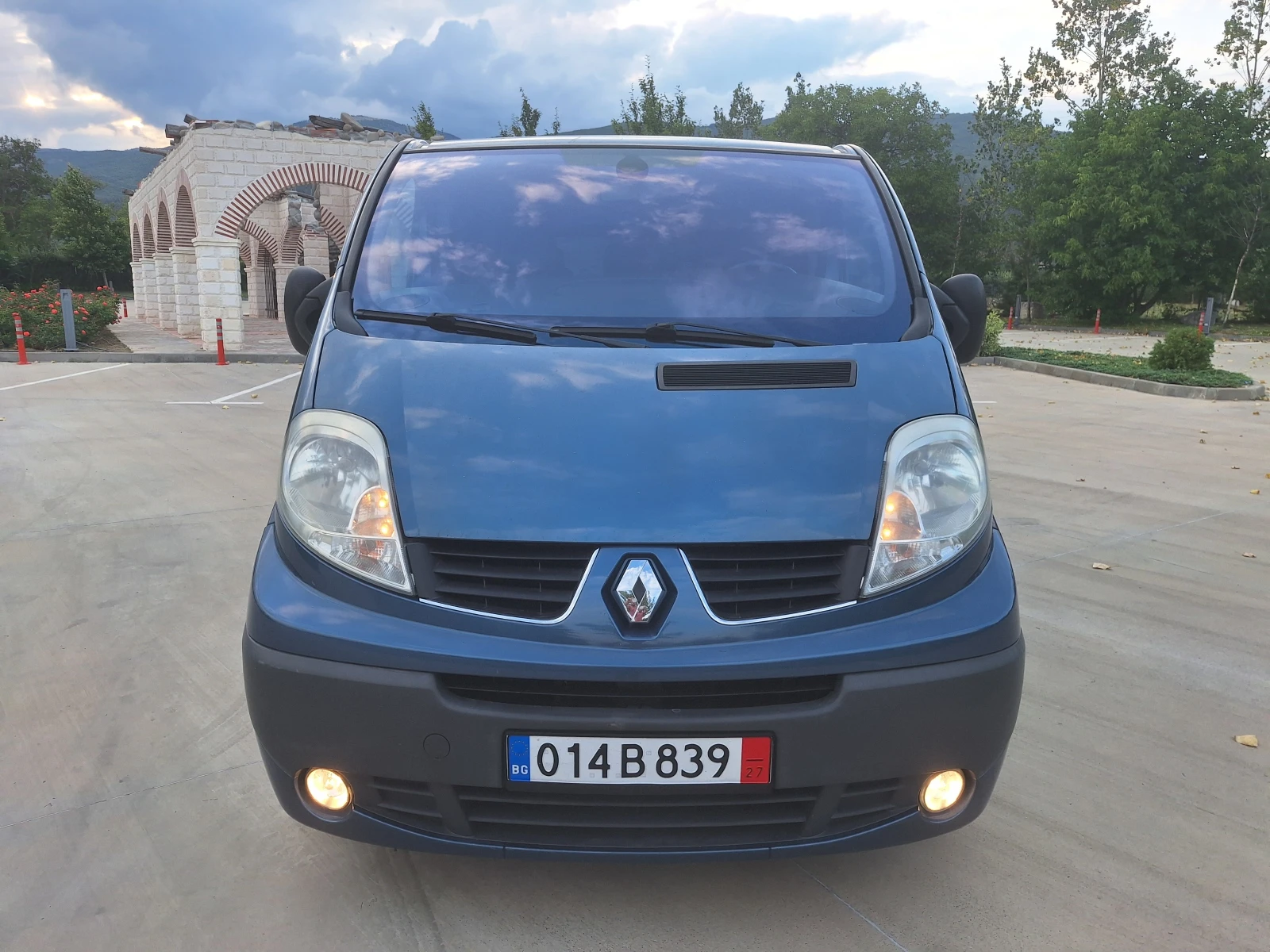 Renault Trafic 2.0DCI, снимка 2 - Бусове и автобуси - 54528575