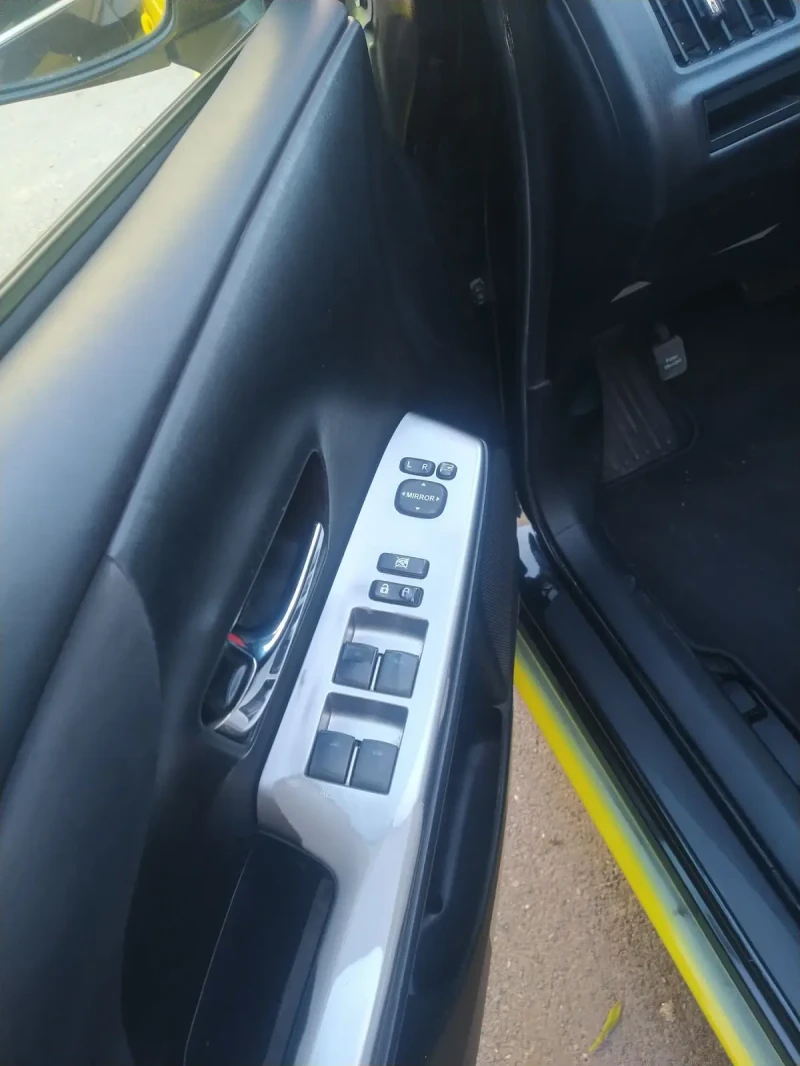 Toyota Prius Седем места, снимка 4 - Автомобили и джипове - 52707416