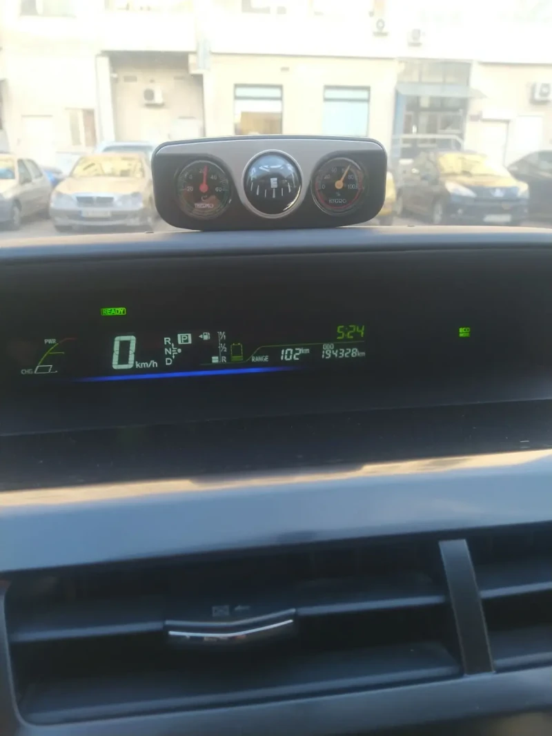 Toyota Prius Седем места, снимка 2 - Автомобили и джипове - 52707416