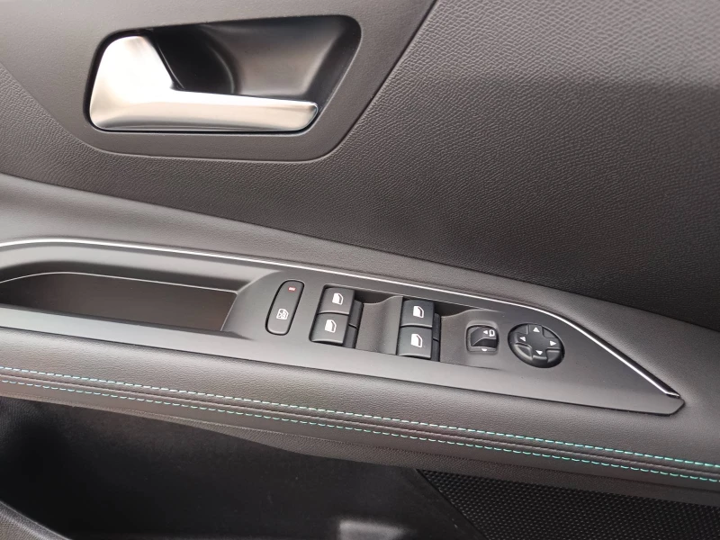Peugeot 3008 PREMIUM+ Android Auto, Apple CarPlay+ Кожен Салон, снимка 16 - Автомобили и джипове - 53478893