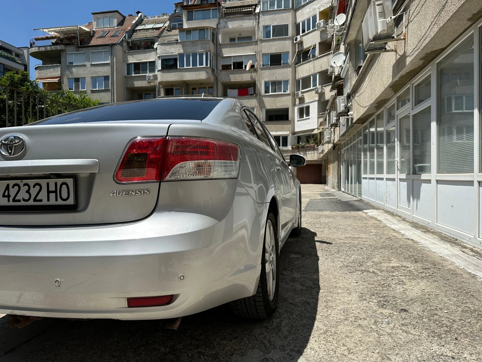 Toyota Avensis 2.2 D-CAT Автоматик 6ск - изображение 6