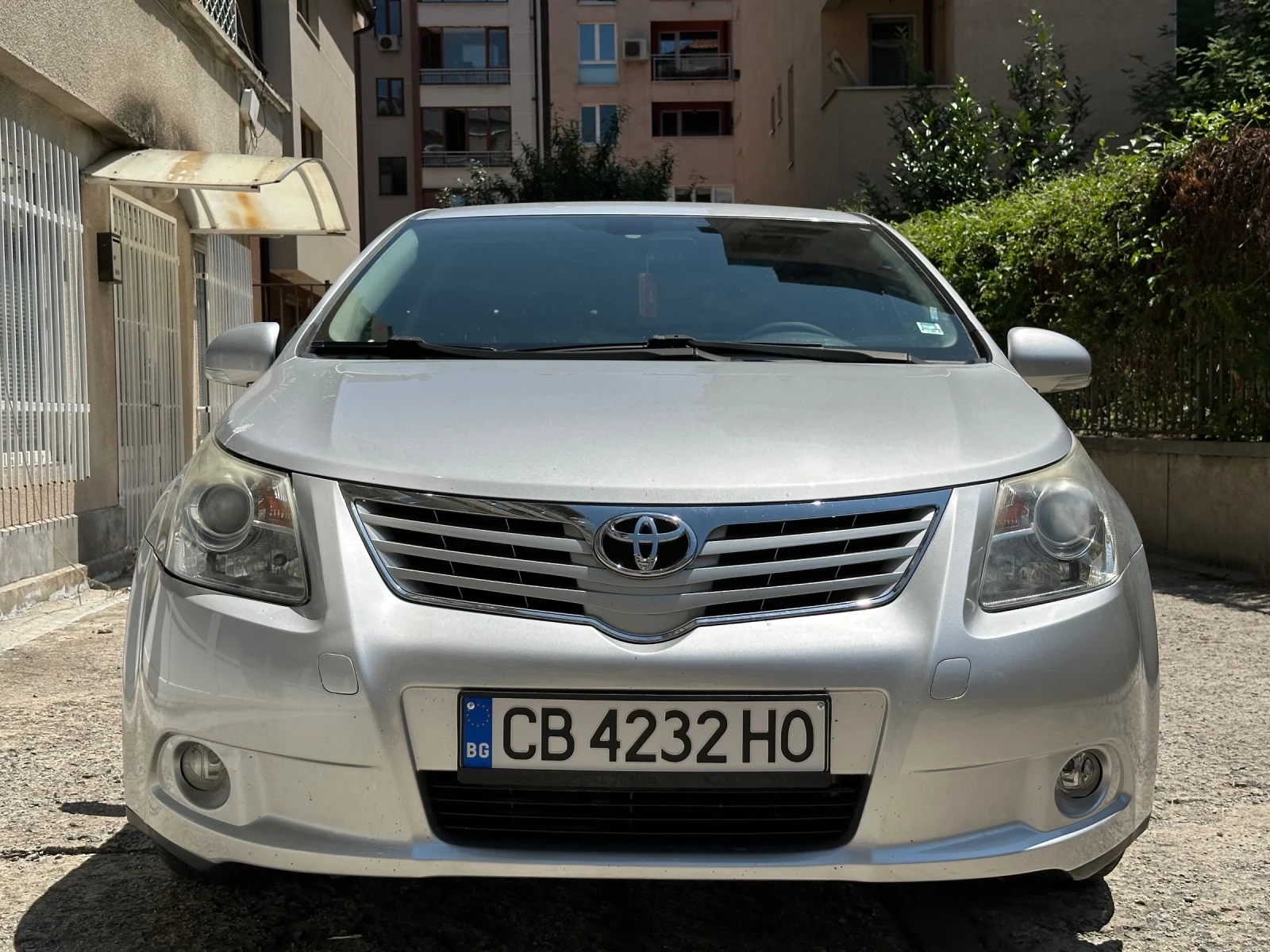 Toyota Avensis 2.2 D-CAT Автоматик 6ск - изображение 2