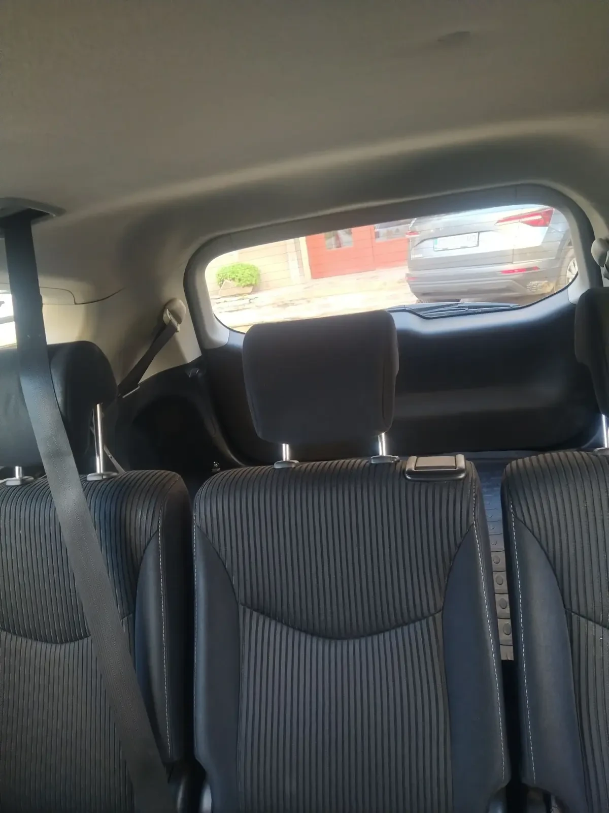 Toyota Prius Седем места - изображение 7