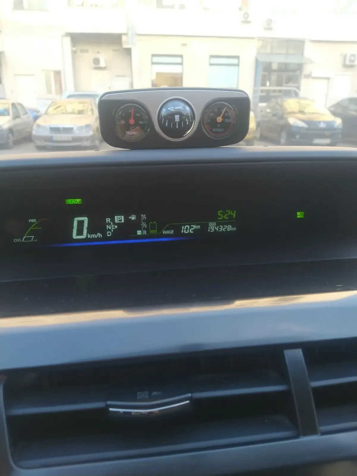 Toyota Prius Седем места - изображение 2