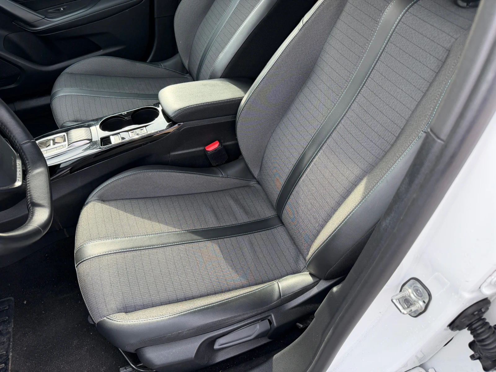 Peugeot 2008  1.5 HDi, снимка 11 - Автомобили и джипове - 53712295