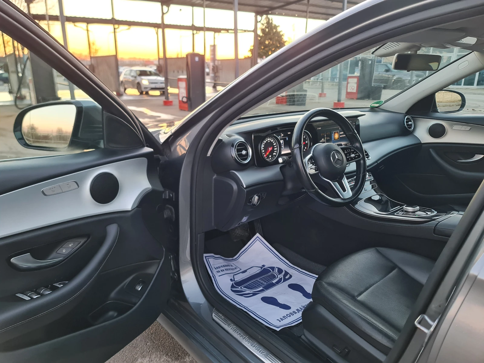 Mercedes-Benz E 220 ТОП ЦЕНА/AMG, снимка 7 - Автомобили и джипове - 53773128