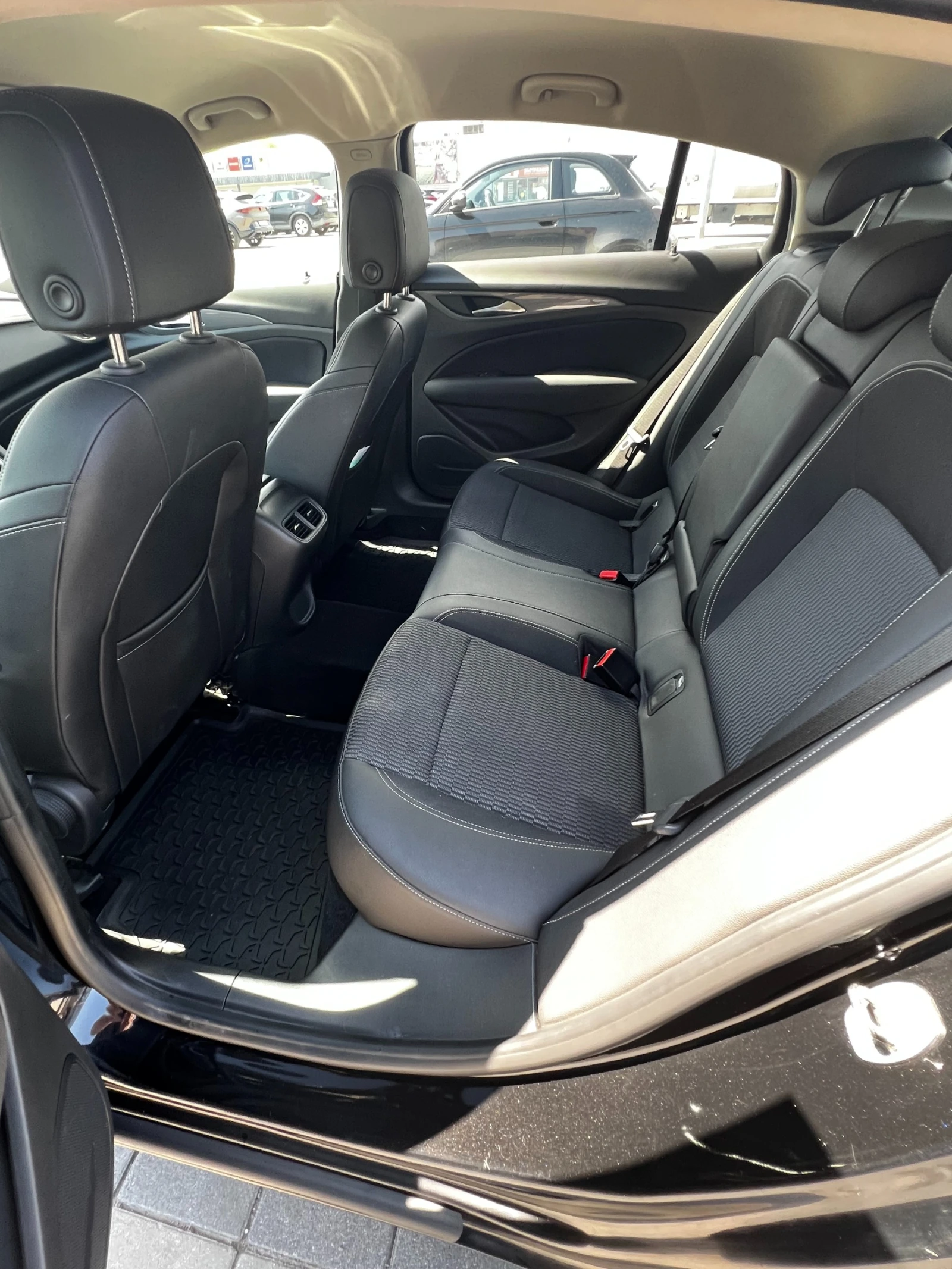 Opel Insignia, снимка 8 - Автомобили и джипове - 53817569