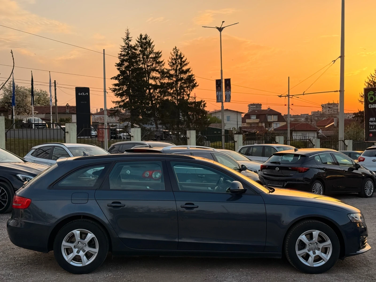 Audi A4 2.0TDI* MEDIA, снимка 4 - Автомобили и джипове - 54207951