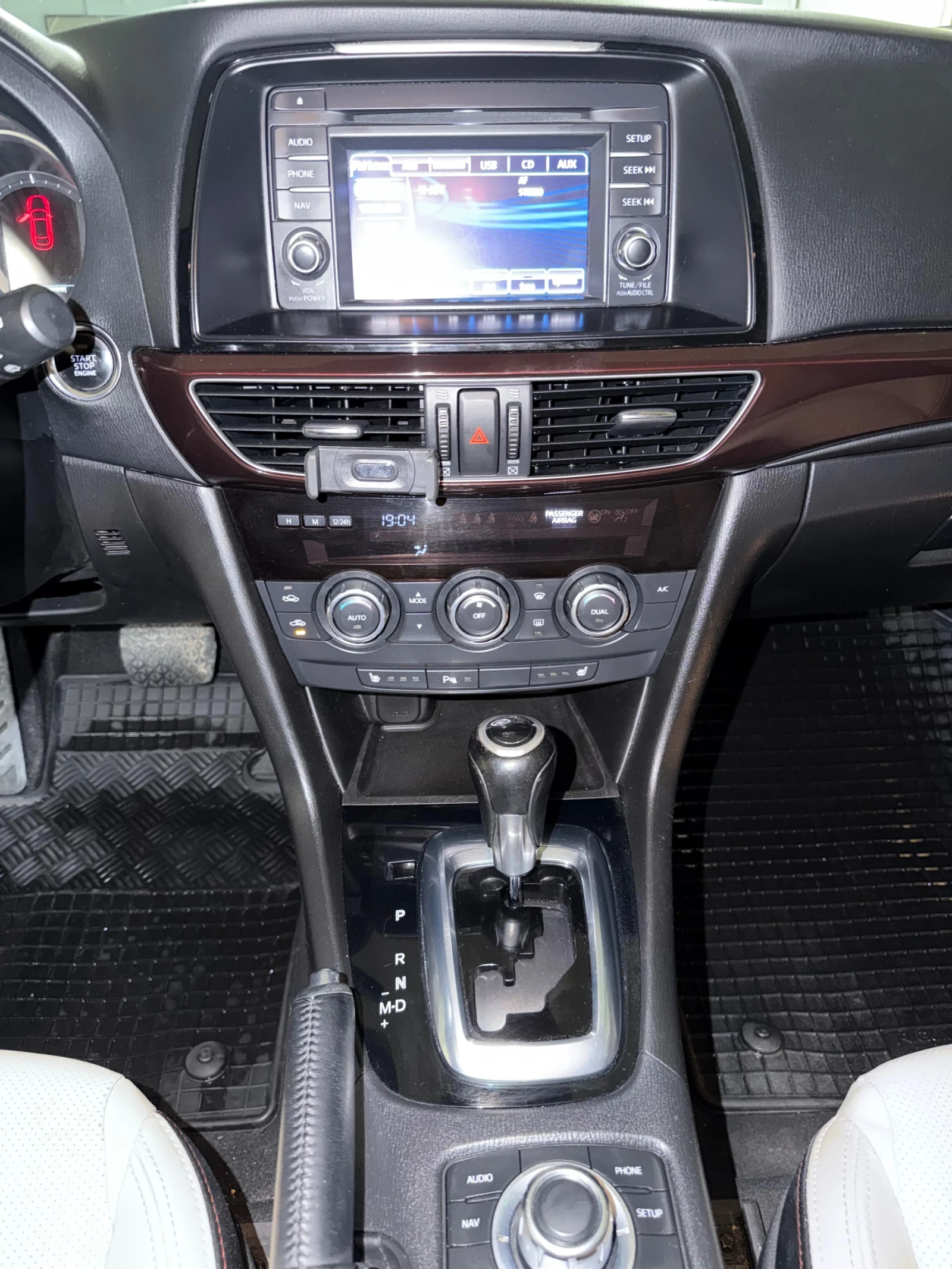 Mazda 6 2.2D, автоматик, кожа, навигация, Bose, снимка 15 - Автомобили и джипове - 54315595