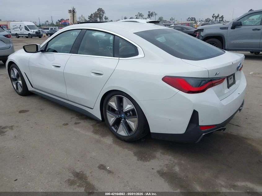 BMW i4 eDrive35 Gran Coupe, снимка 3 - Автомобили и джипове - 54378642