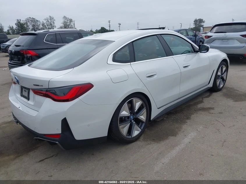 BMW i4 eDrive35 Gran Coupe, снимка 4 - Автомобили и джипове - 54378642