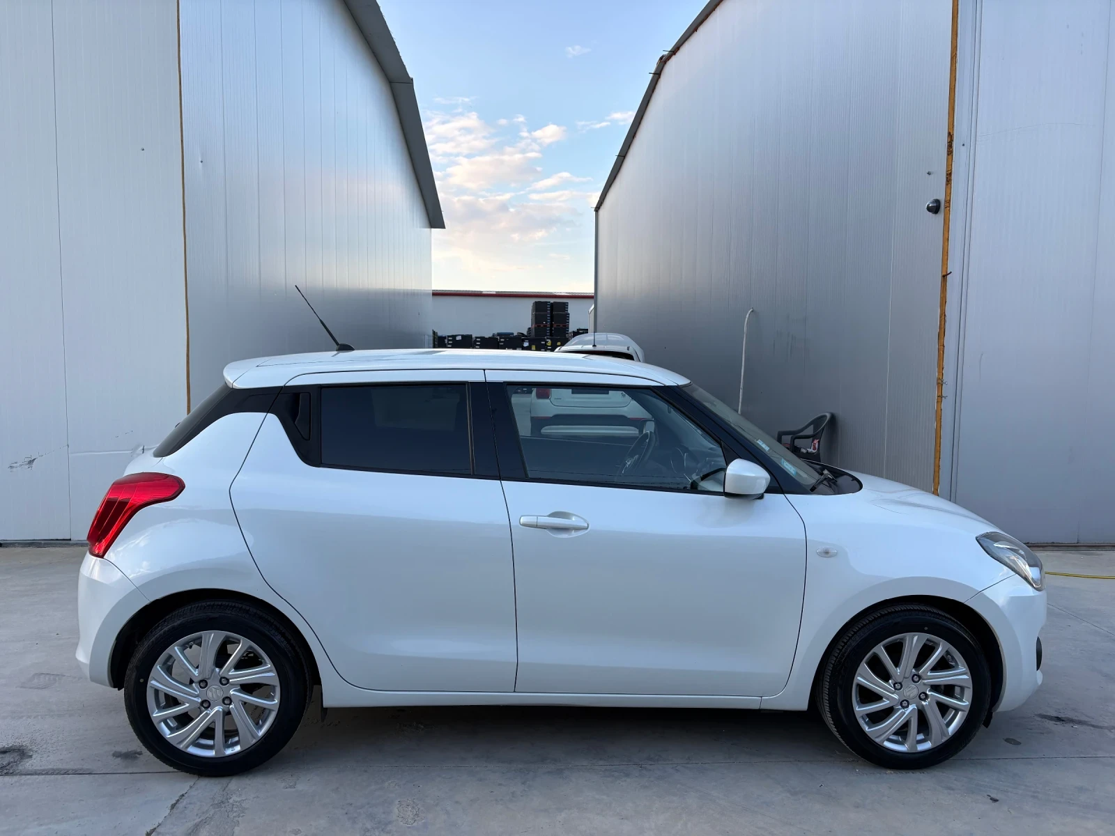 Suzuki Swift 1.2 Hybrid/Камера/Distronic/4 цилиндъра/EURO6D, снимка 5 - Автомобили и джипове - 54568304