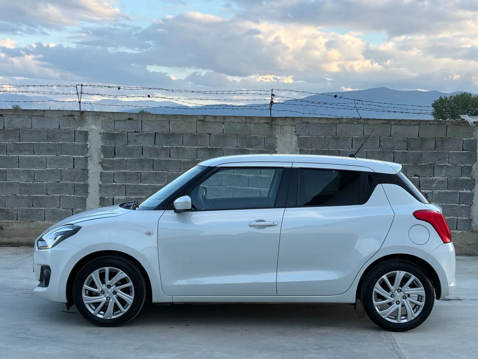 Suzuki Swift 1.2 Hybrid/Камера/Distronic/4 цилиндъра/EURO6D, снимка 4 - Автомобили и джипове - 54568304
