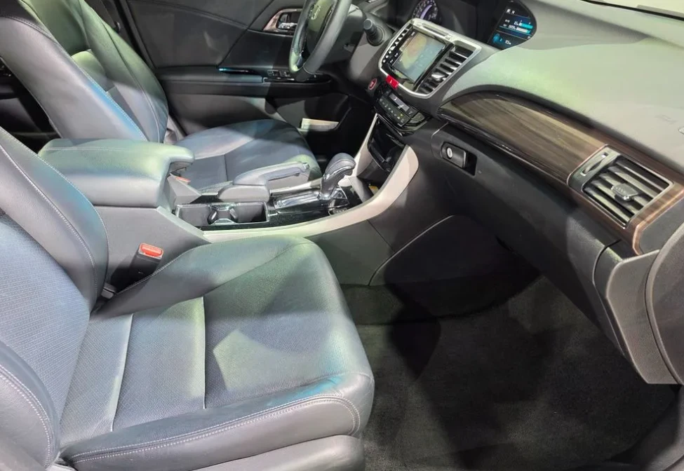 Honda Accord 2.4 бензин! Автоматик! Екзекютив!, снимка 6 - Автомобили и джипове - 54822297