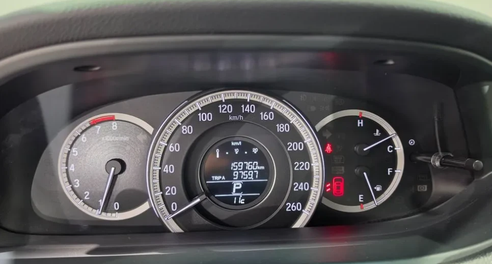 Honda Accord 2.4 бензин! Автоматик! Екзекютив!, снимка 11 - Автомобили и джипове - 54822297