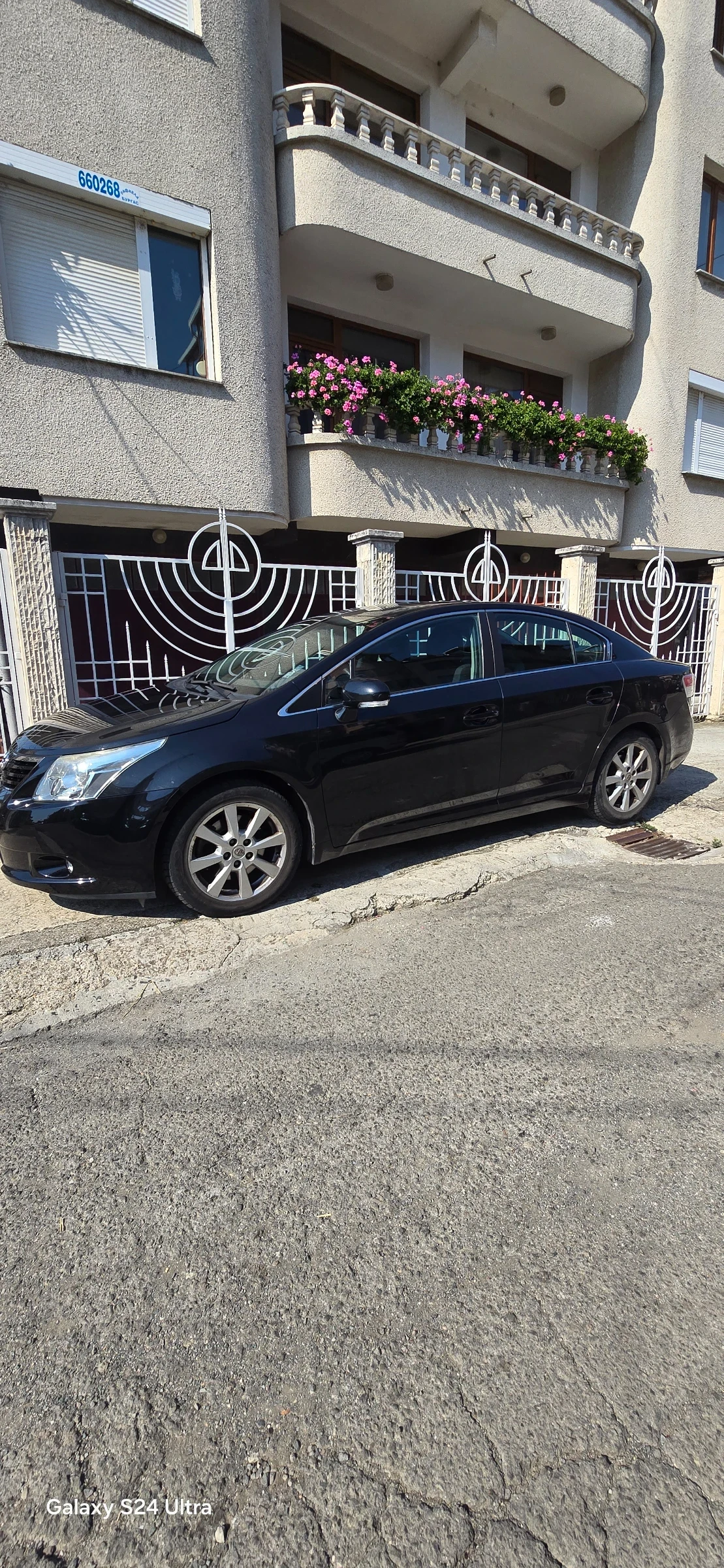 Toyota Avensis 2.2 D-4D Executive, снимка 10 - Автомобили и джипове - 55593163