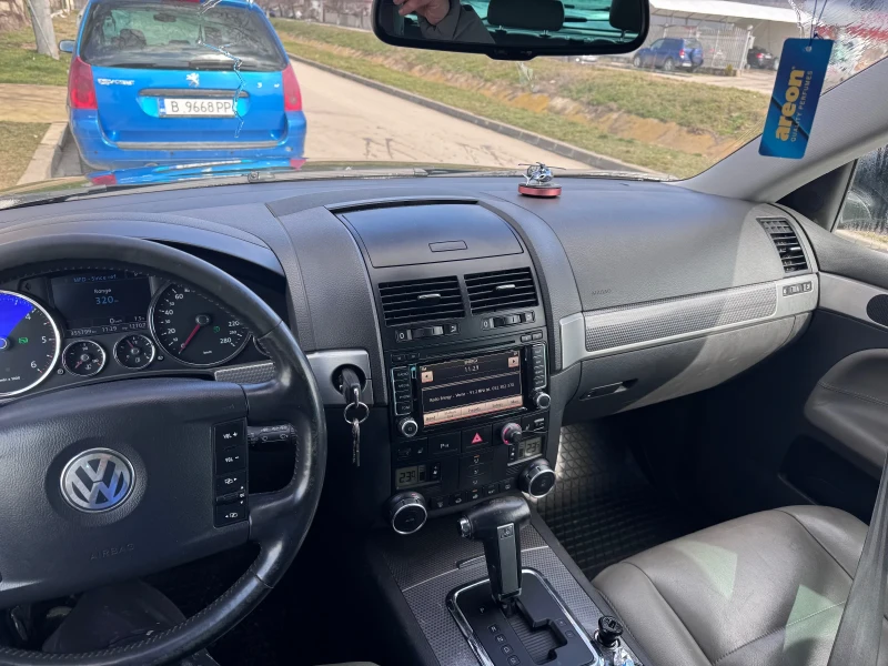 VW Touareg, снимка 14 - Автомобили и джипове - 49360083