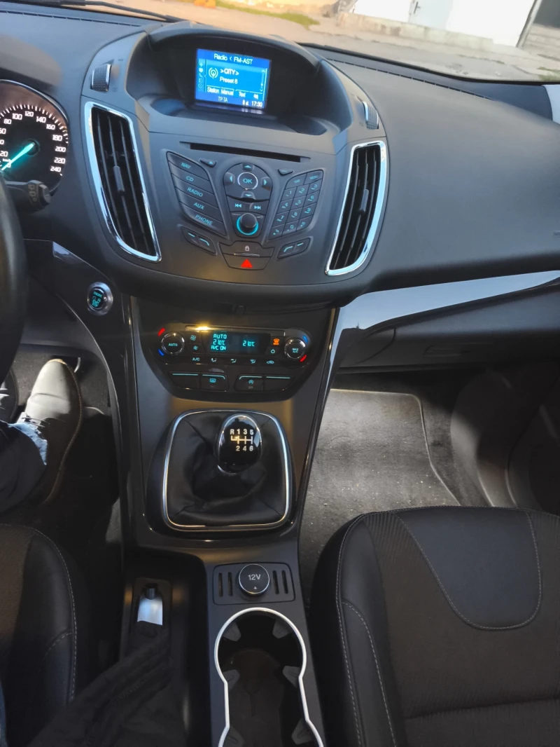 Ford Kuga 1.5 Ecoboost Titanium, снимка 13 - Автомобили и джипове - 52115834