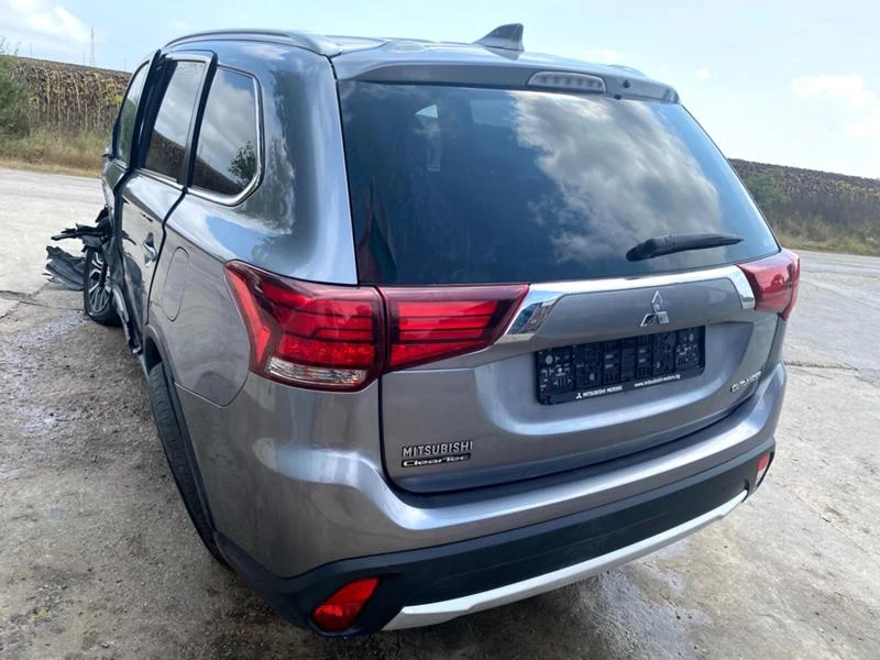 Mitsubishi Outlander 2.2 DI-D, снимка 5 - Автомобили и джипове - 33944139