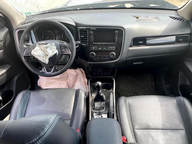 Mitsubishi Outlander 2.2 DI-D, снимка 9 - Автомобили и джипове - 33944139