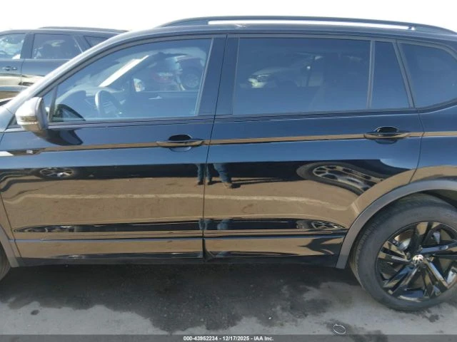 VW Tiguan R-LINE* HEAD UP* KEYLESS* Камера* Digital Cockpit*, снимка 5 - Автомобили и джипове - 53031032